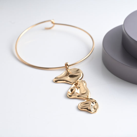 Drip Neckpiece in a Stiff Chain