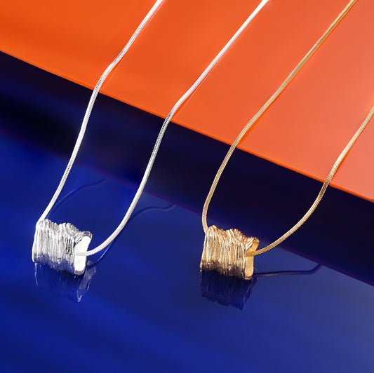 Sliding Ribbed Pendant Necklace